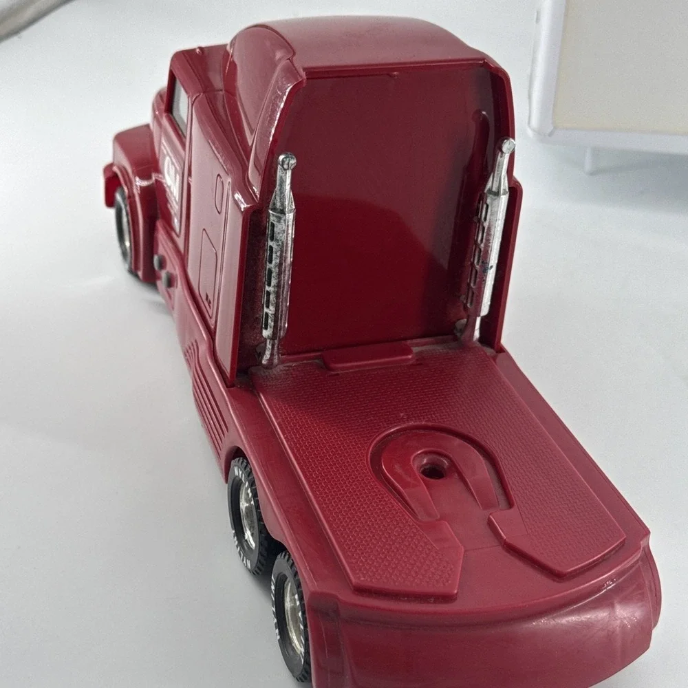 Semi Truck‎ (Plastic) & Metal Trailer Owens & Minor by Funrise w/Sound VTG 2002
